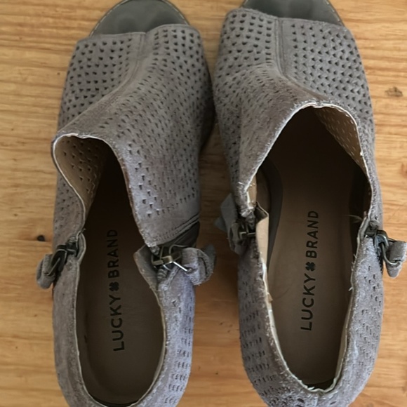 Lucky Brand Jaspur Peep Toe Wedge  Size 8 Grey - Picture 3 of 4